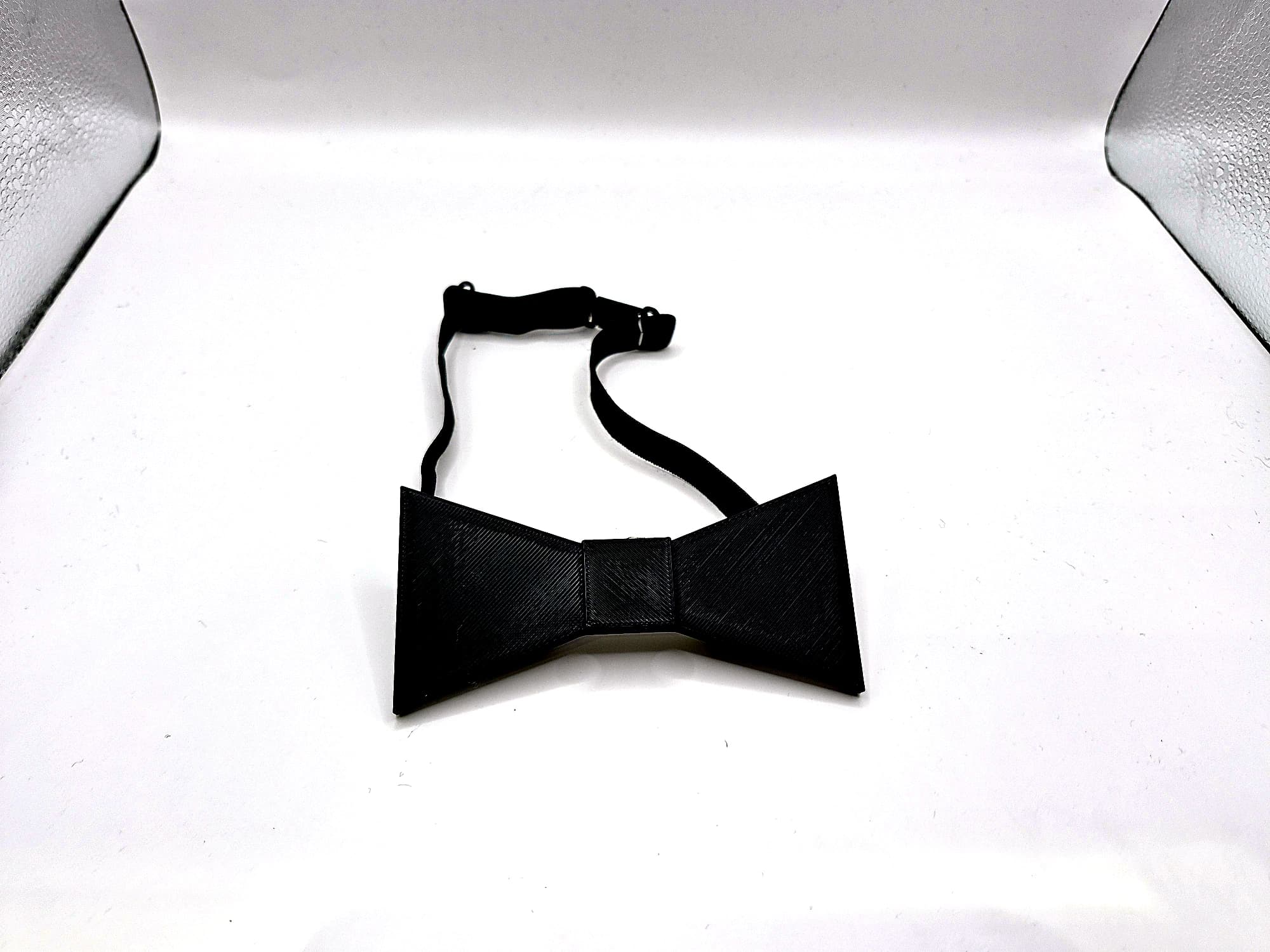 Mucha czarna na szyję – regulowana, druk 3D