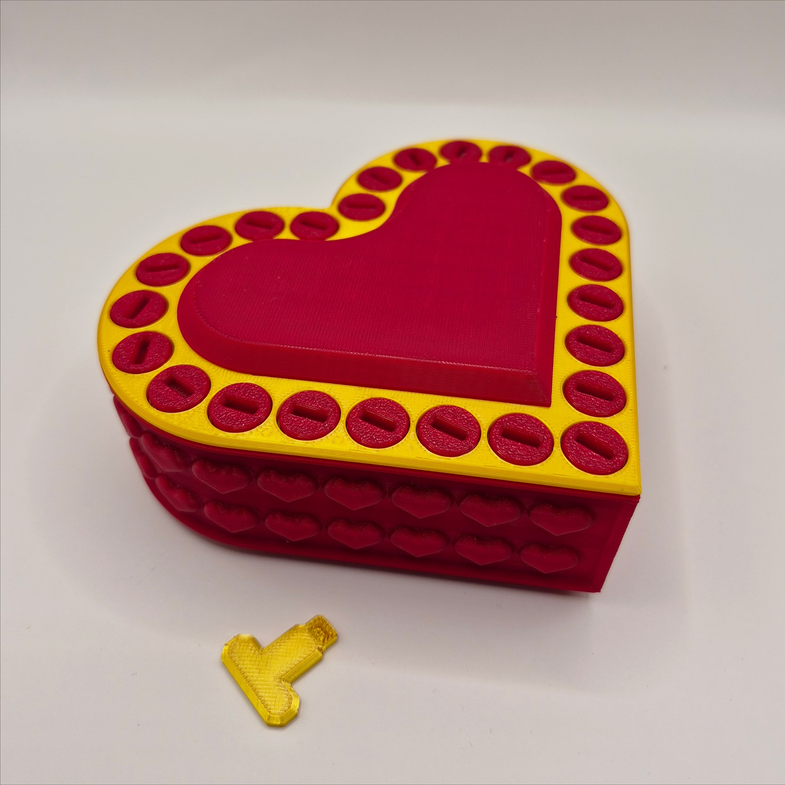 Skręcane pudełko w kształcie serca na prezent łamigłówka - zdjęcie 1