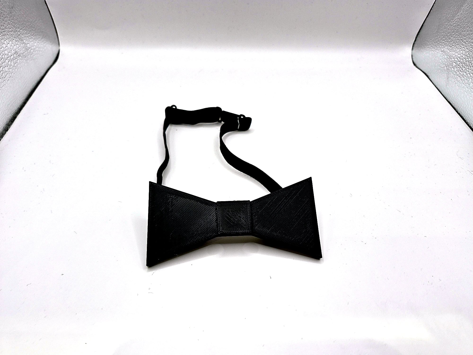 Mucha czarna na szyję – regulowana, druk 3D - zdjęcie 1