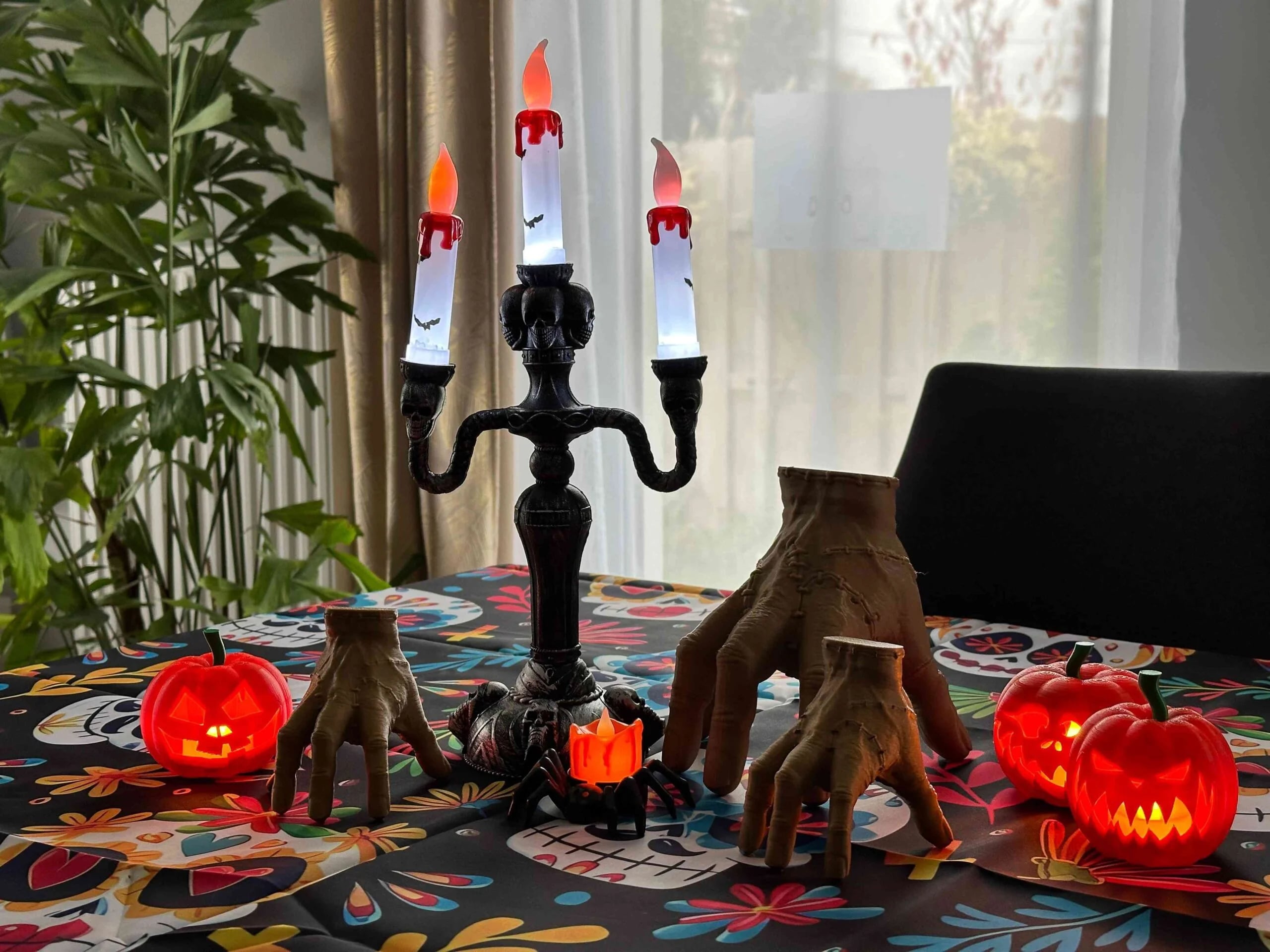 Figurka Rączka Wednesday - zdjęcie 1