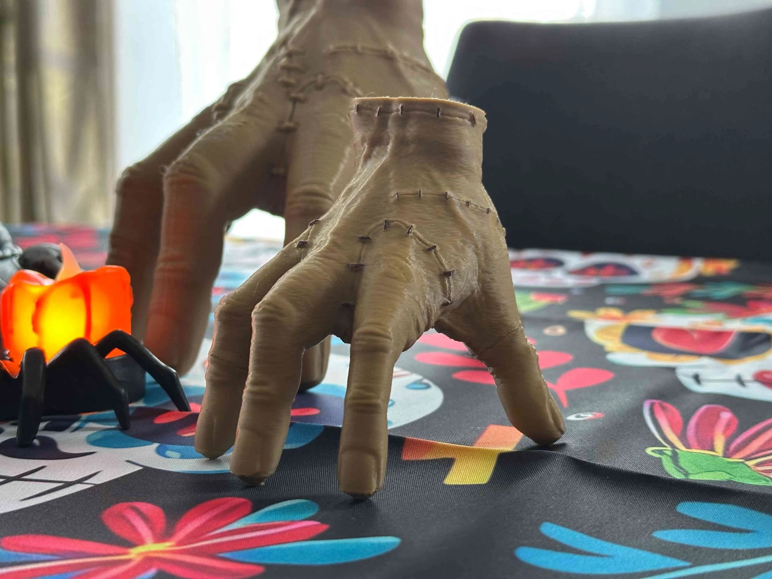 Figurka Rączka Wednesday - zdjęcie 2