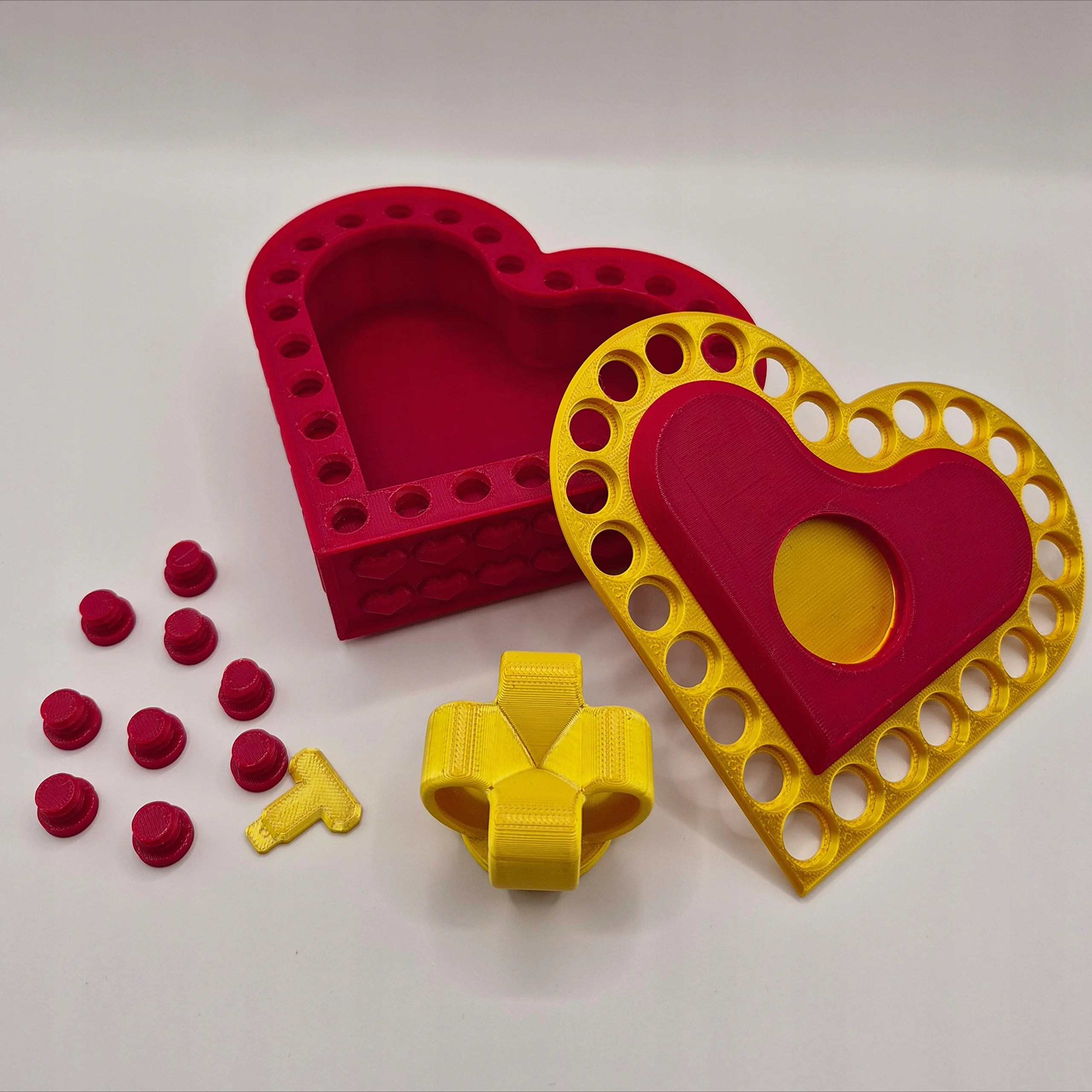 Skręcane pudełko w kształcie serca z kokardą na prezent łamigłówka - zdjęcie 2